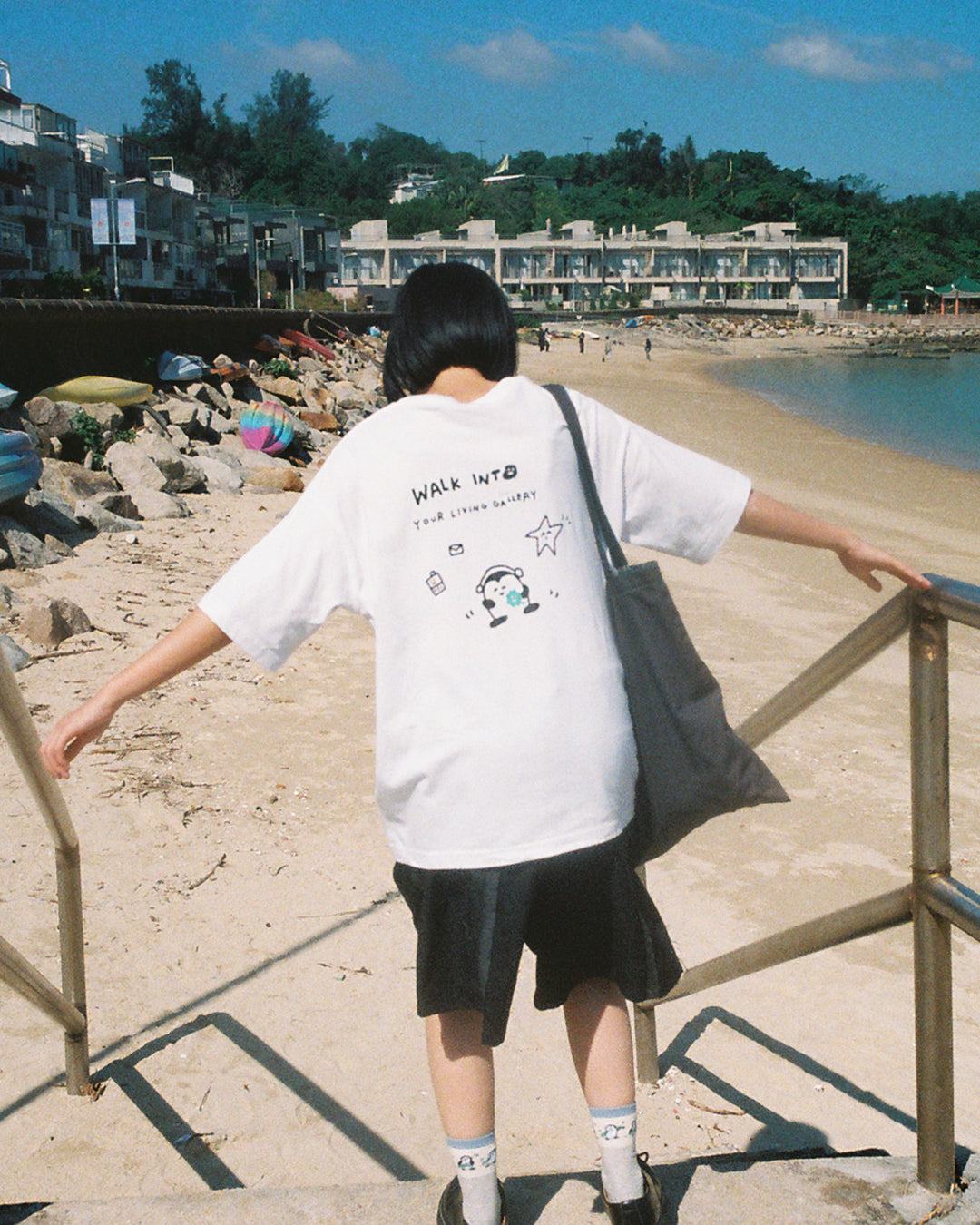 𝐰𝐚𝐥𝐤 𝐢𝐧𝐭𝐨 𝐲𝐨𝐮𝐫 𝐥𝐢𝐯𝐢𝐧𝐠 𝐠𝐚𝐥𝐥𝐞𝐫𝐲 ฅ 𝐭-𝐬𝐡𝐢𝐫𝐭