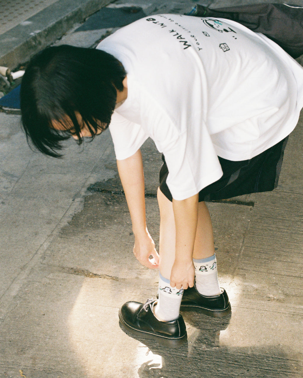 𝐰𝐚𝐥𝐤 𝐢𝐧𝐭𝐨 𝐲𝐨𝐮𝐫 𝐥𝐢𝐯𝐢𝐧𝐠 𝐠𝐚𝐥𝐥𝐞𝐫𝐲 ฅ 𝐭-𝐬𝐡𝐢𝐫𝐭
